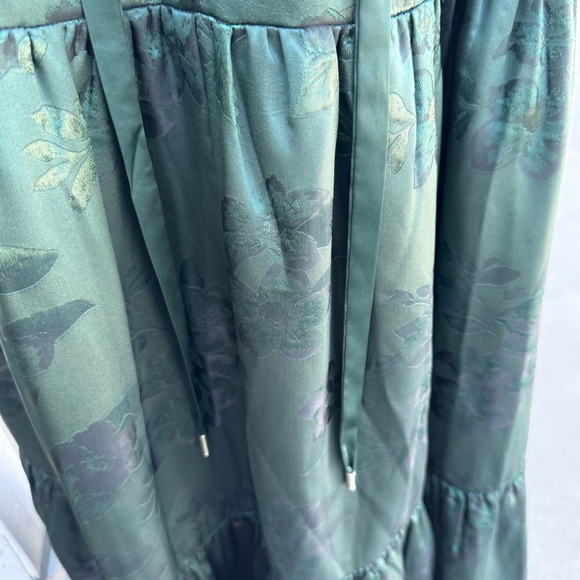 V. Chapman the Emma dress in emerald - Picture 11 of 12